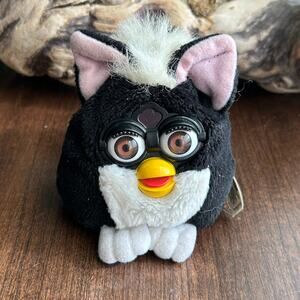Vintage 1999 Furby Buddies "No Hungry" Beanbag Skunk Stuffed Plush  Brown Eyes